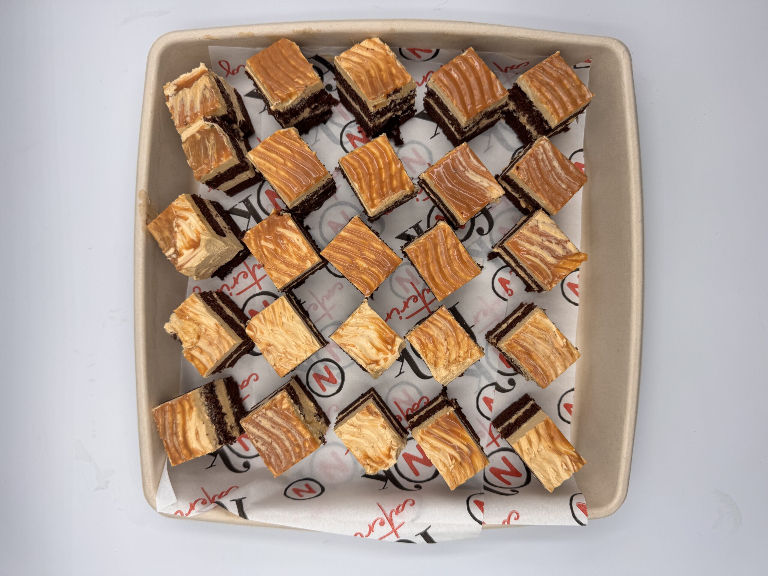 Dark chocolate caramel sponge cake slices (50 units)